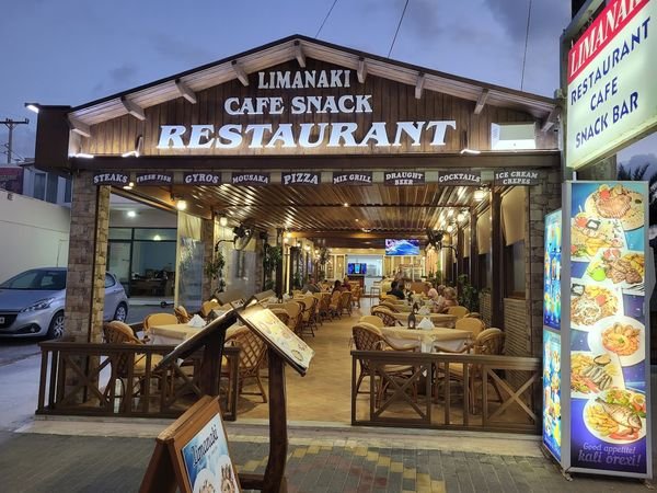 Limanaki Restaurant – taverne décontractée de fruits de mer en bord de plage